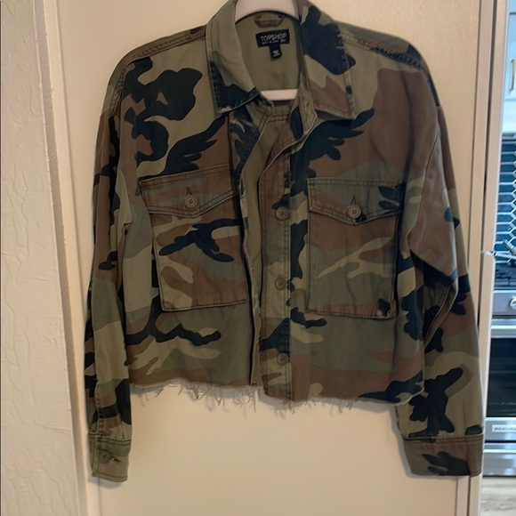 TOPSHOP Camouflage Cropped Jacket | 4-6 - Picture 1 of 8